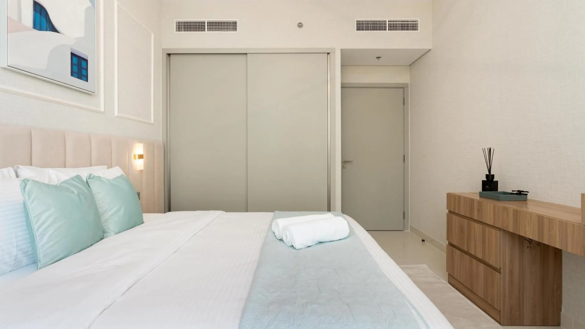 Beach Isle Tower 1 - Beachfront Stunning - Full Sea Views Apartment Dubai