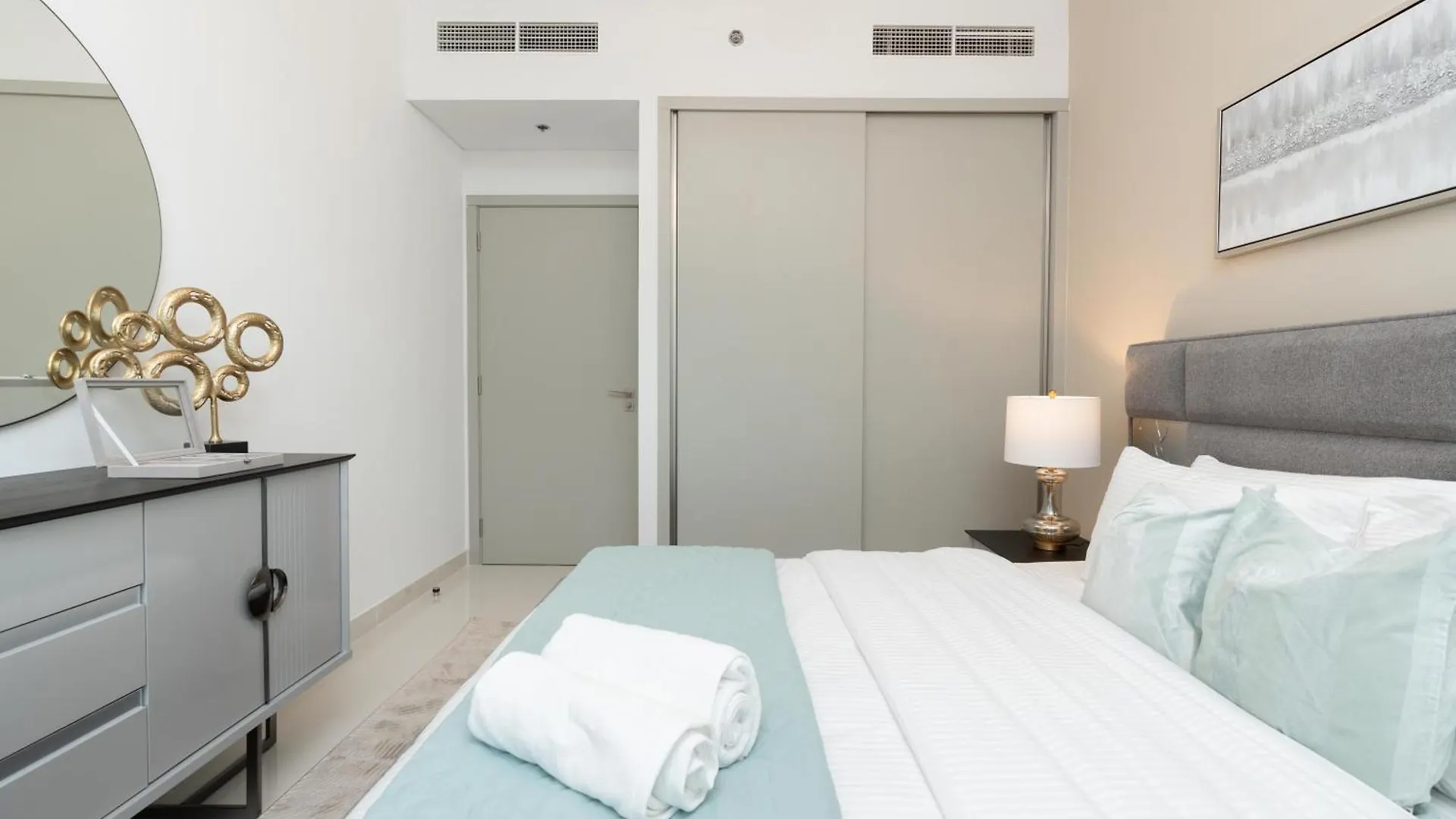 Beach Isle Tower 1 - Beachfront Stunning - Full Sea Views Apartment Dubai